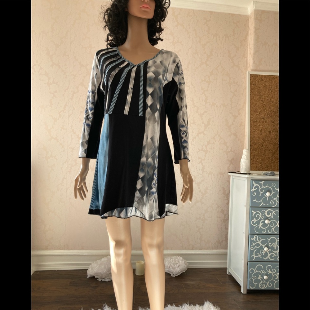 Parsley & Sage size M, multi color blue/black/gray.
